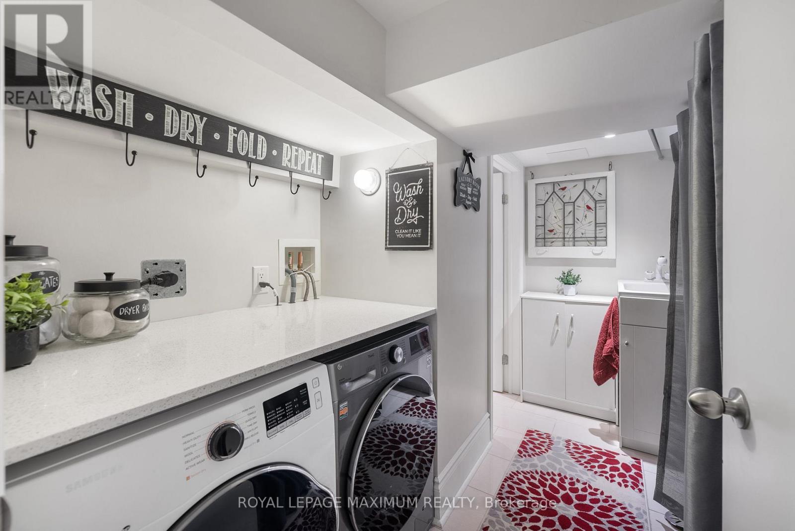 












527 MERTON STREET

,
Toronto,




Ontario
M4S1B4

