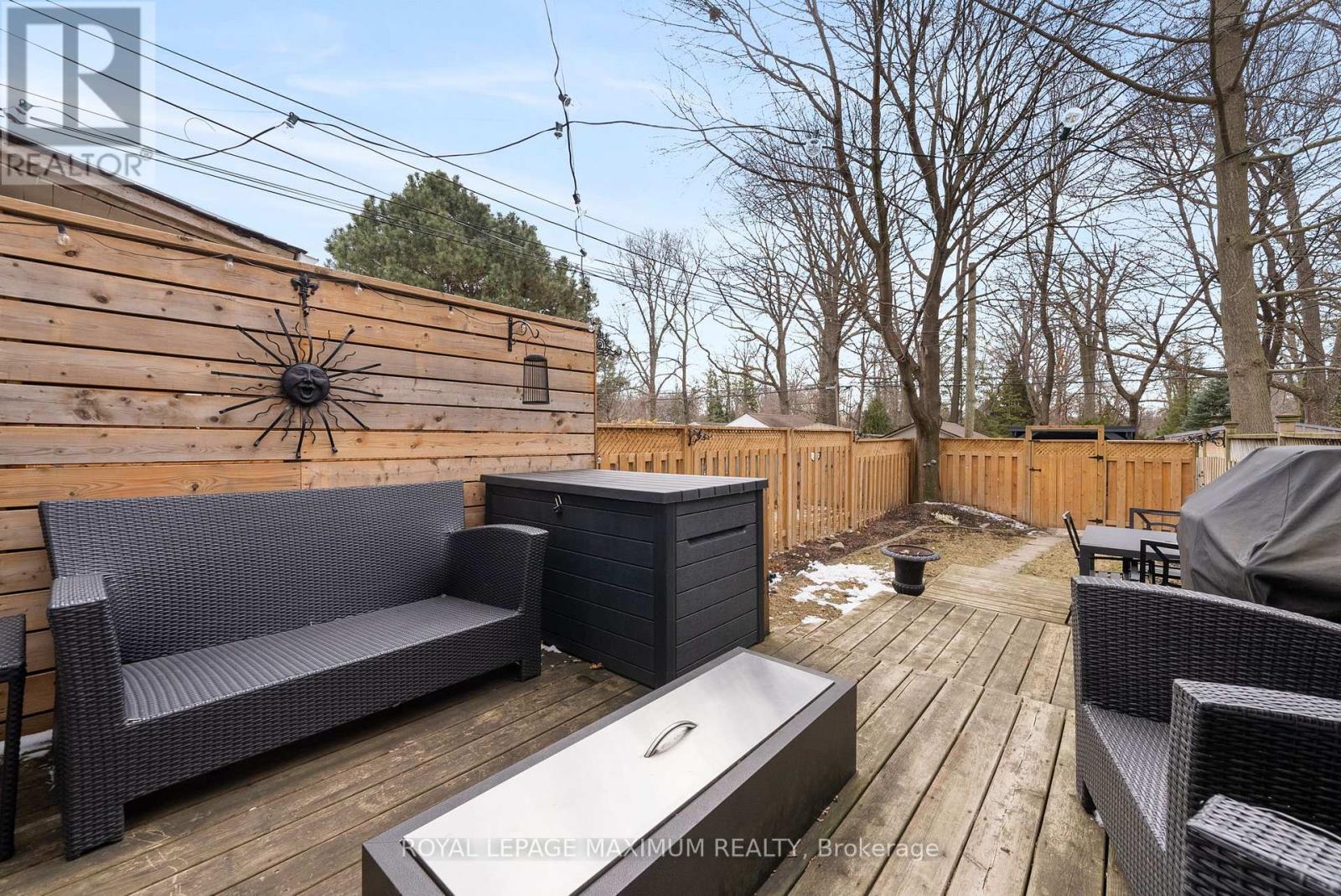 












527 MERTON STREET

,
Toronto,




Ontario
M4S1B4

