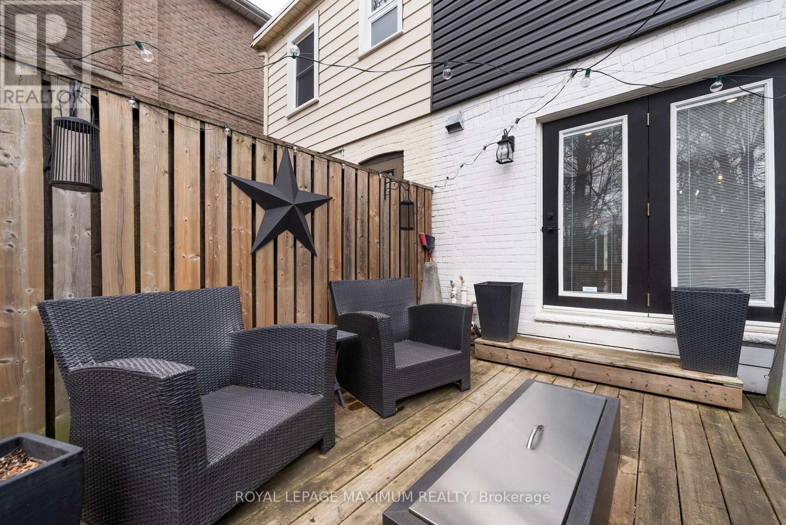 












527 MERTON STREET

,
Toronto,




Ontario
M4S1B4

