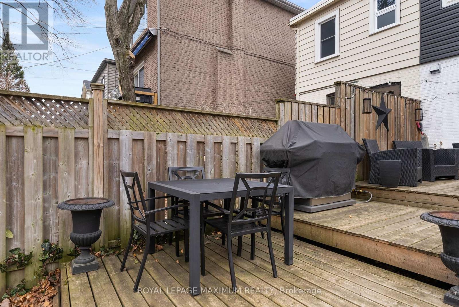 












527 MERTON STREET

,
Toronto,




Ontario
M4S1B4

