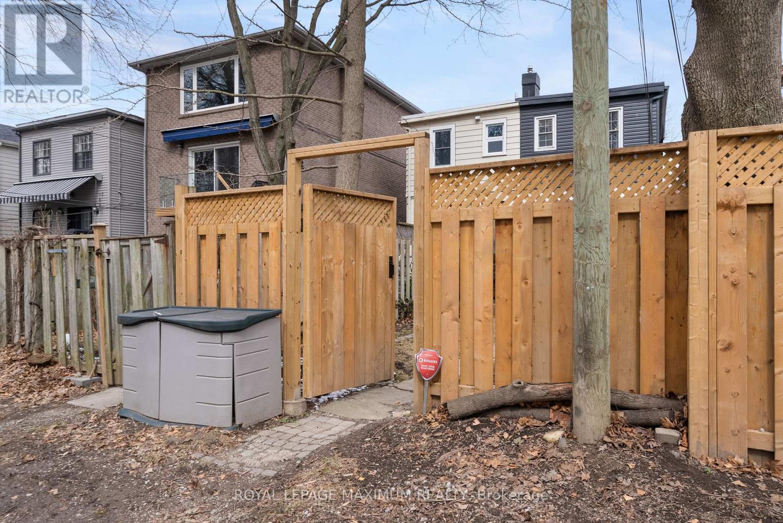 












527 MERTON STREET

,
Toronto,




Ontario
M4S1B4

