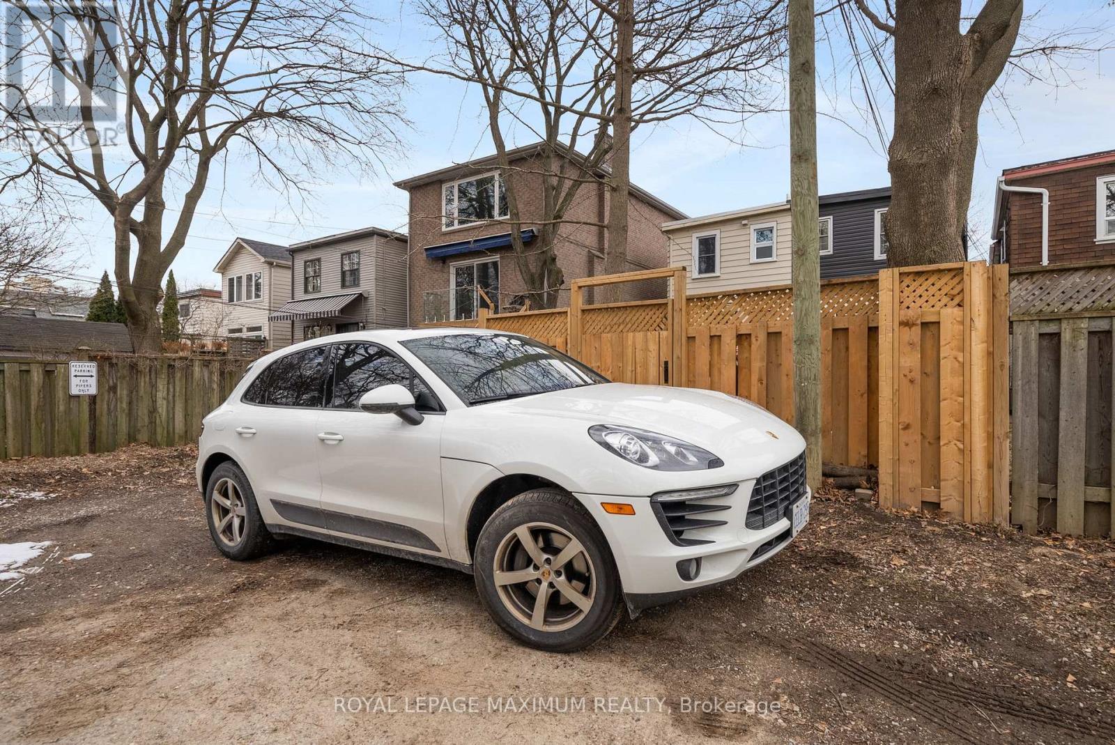 












527 MERTON STREET

,
Toronto,




Ontario
M4S1B4

