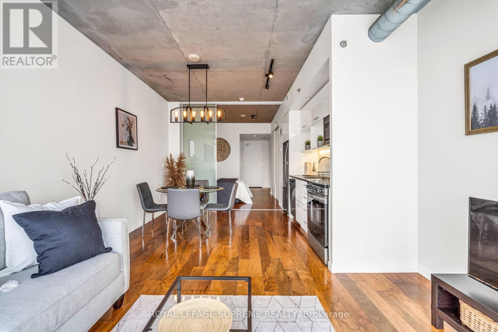 












523 - 32 TROLLEY CRESCENT

,
Toronto,




Ontario
M5A0E8

