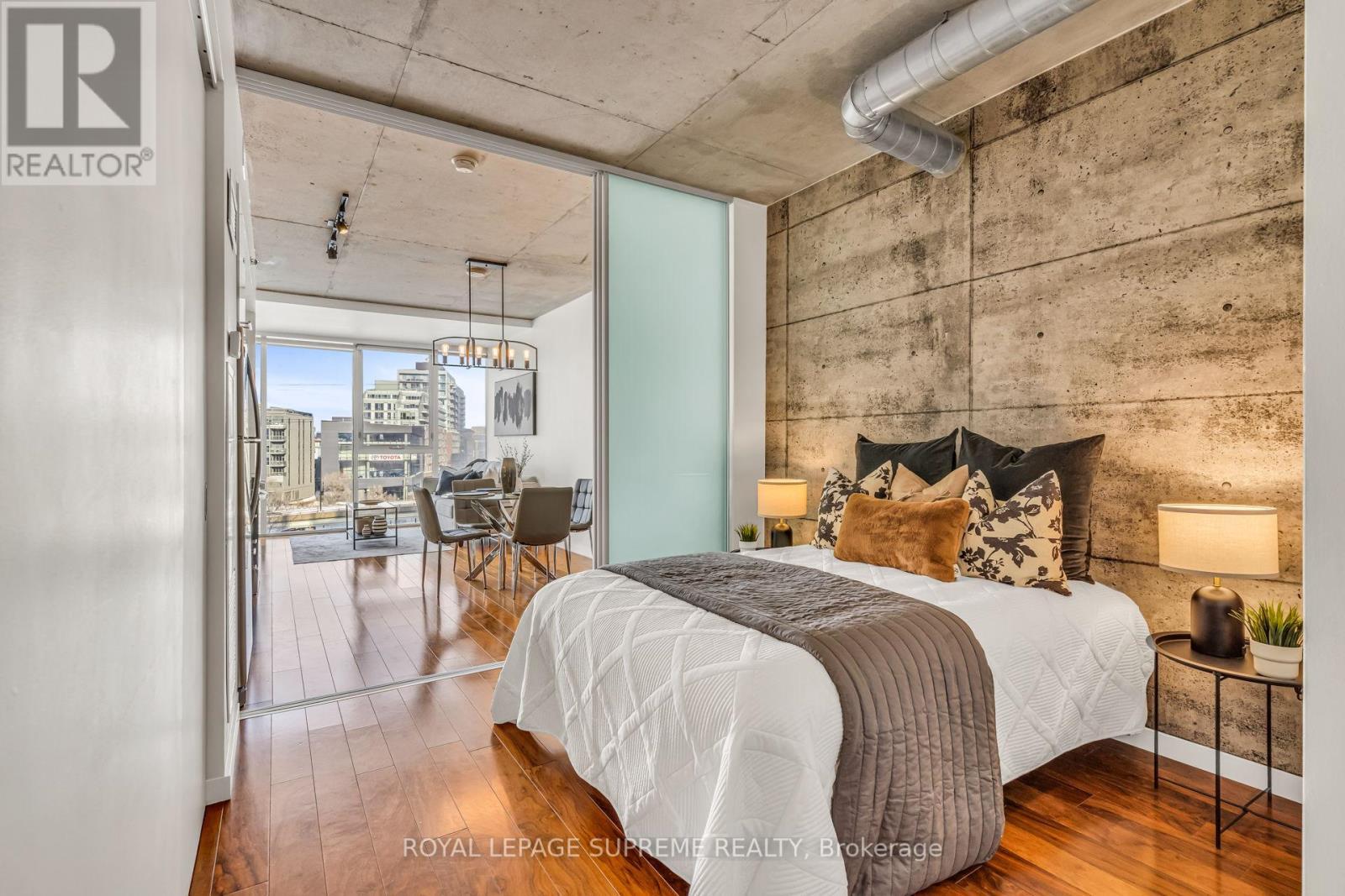 












523 - 32 TROLLEY CRESCENT

,
Toronto,




Ontario
M5A0E8

