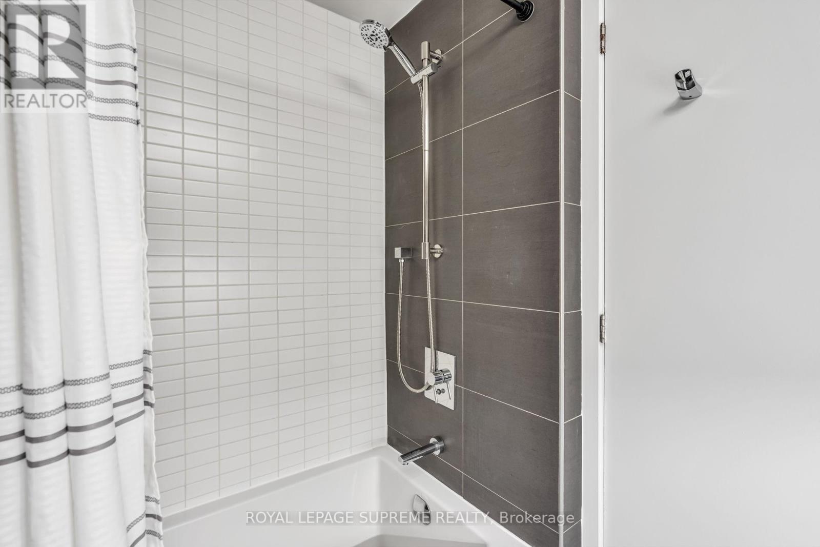 












523 - 32 TROLLEY CRESCENT

,
Toronto,




Ontario
M5A0E8

