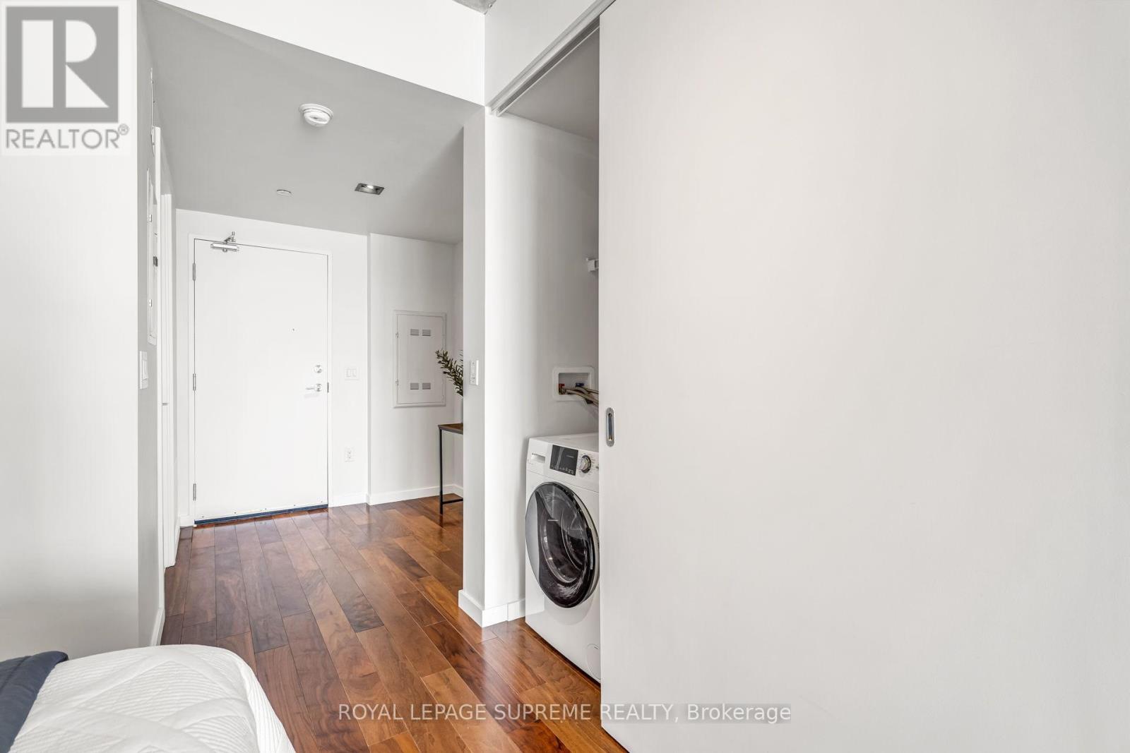 












523 - 32 TROLLEY CRESCENT

,
Toronto,




Ontario
M5A0E8

