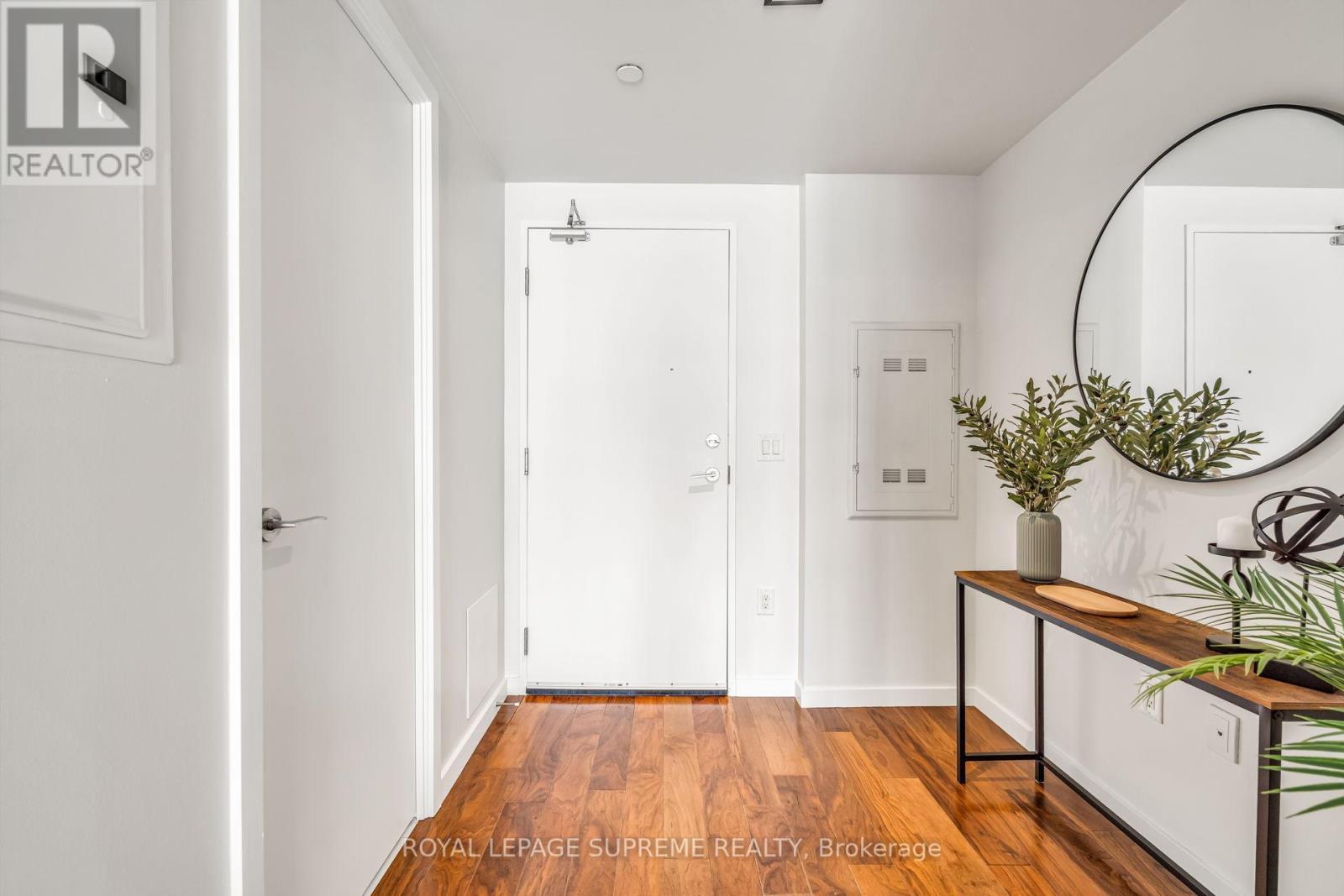 












523 - 32 TROLLEY CRESCENT

,
Toronto,




Ontario
M5A0E8

