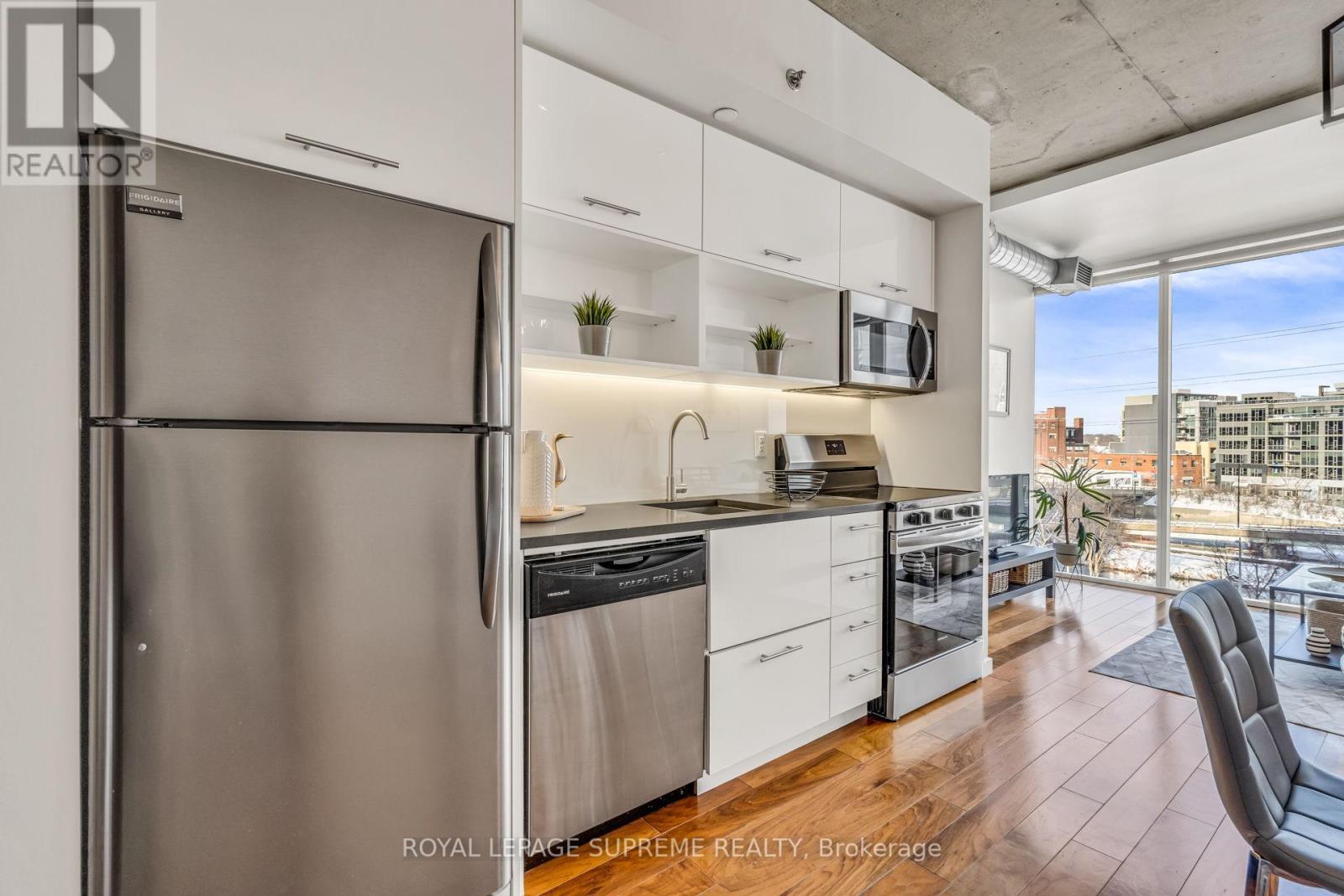 












523 - 32 TROLLEY CRESCENT

,
Toronto,




Ontario
M5A0E8

