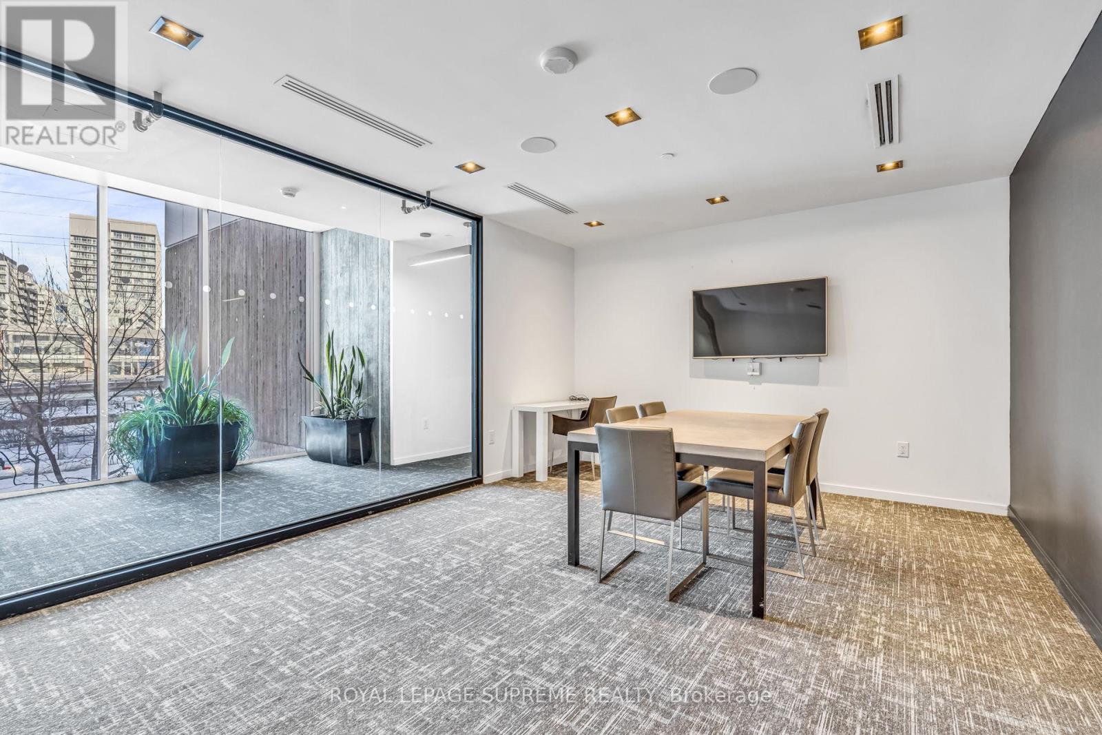 












523 - 32 TROLLEY CRESCENT

,
Toronto,




Ontario
M5A0E8

