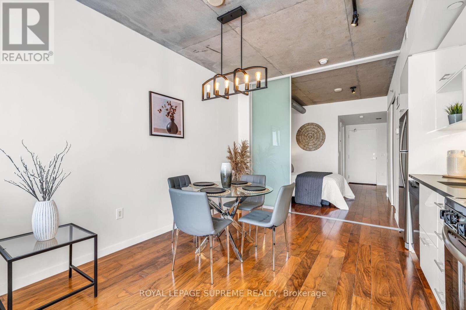 












523 - 32 TROLLEY CRESCENT

,
Toronto,




Ontario
M5A0E8

