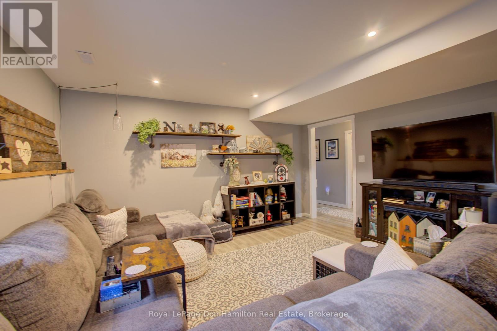 












336 TURNBERRY STREET

,
North Huron (Wingham),




Ontario
N0G2W0

