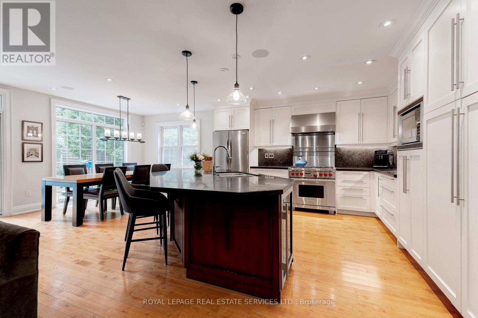 












938 MEADOW WOOD ROAD

,
Mississauga,




Ontario
L5J2S6

