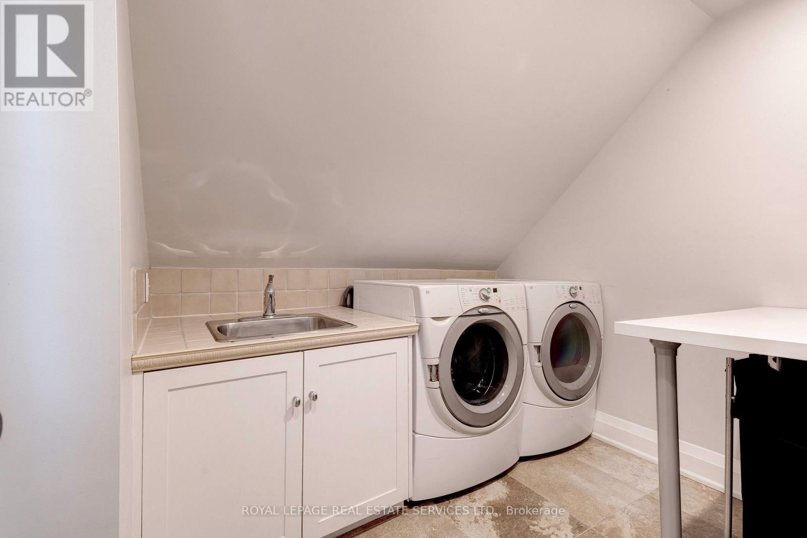 












938 MEADOW WOOD ROAD

,
Mississauga,




Ontario
L5J2S6

