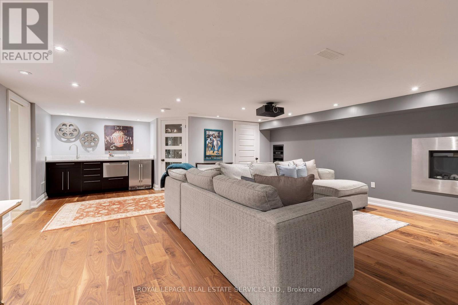 












938 MEADOW WOOD ROAD

,
Mississauga,




Ontario
L5J2S6

