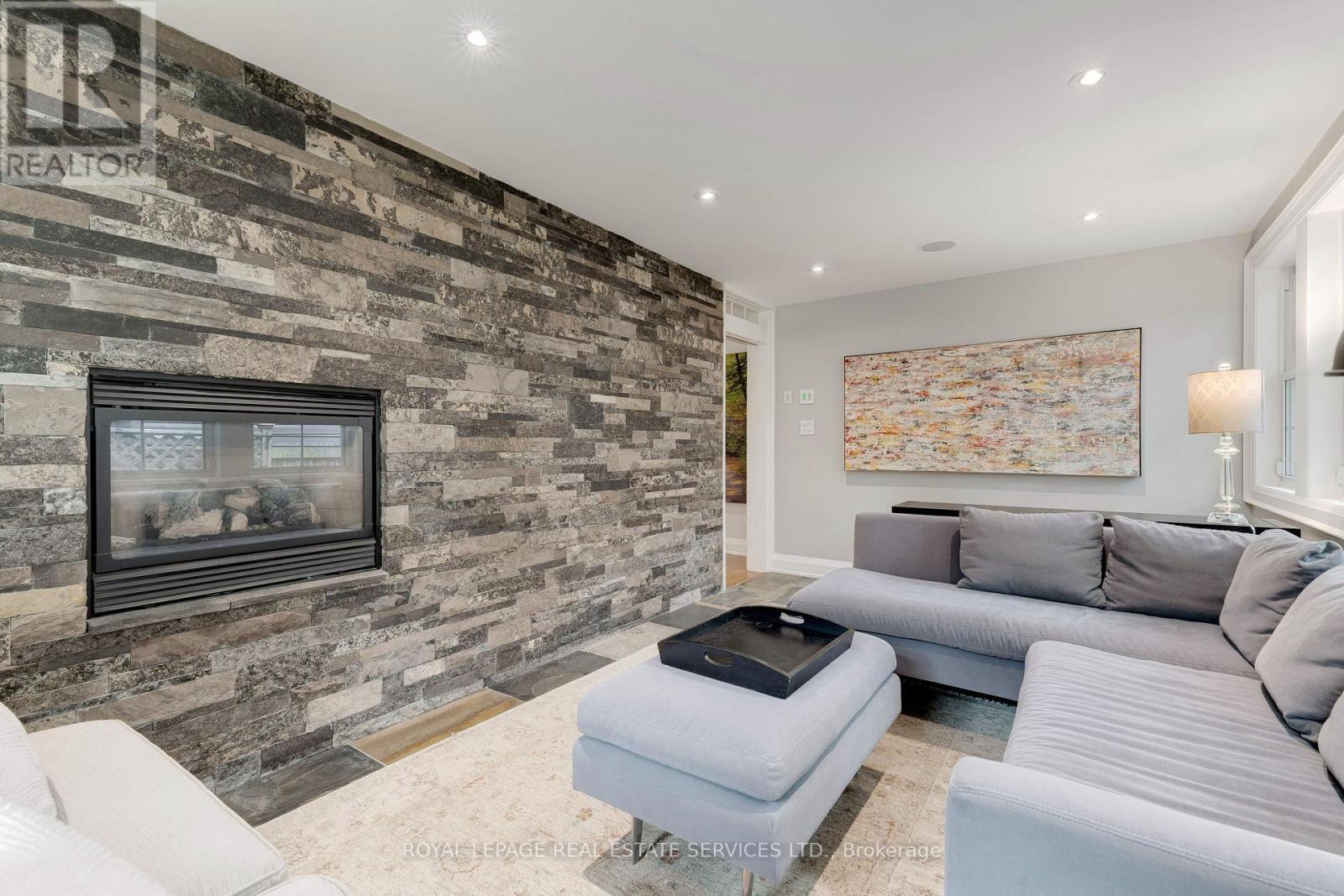 












938 MEADOW WOOD ROAD

,
Mississauga,




Ontario
L5J2S6

