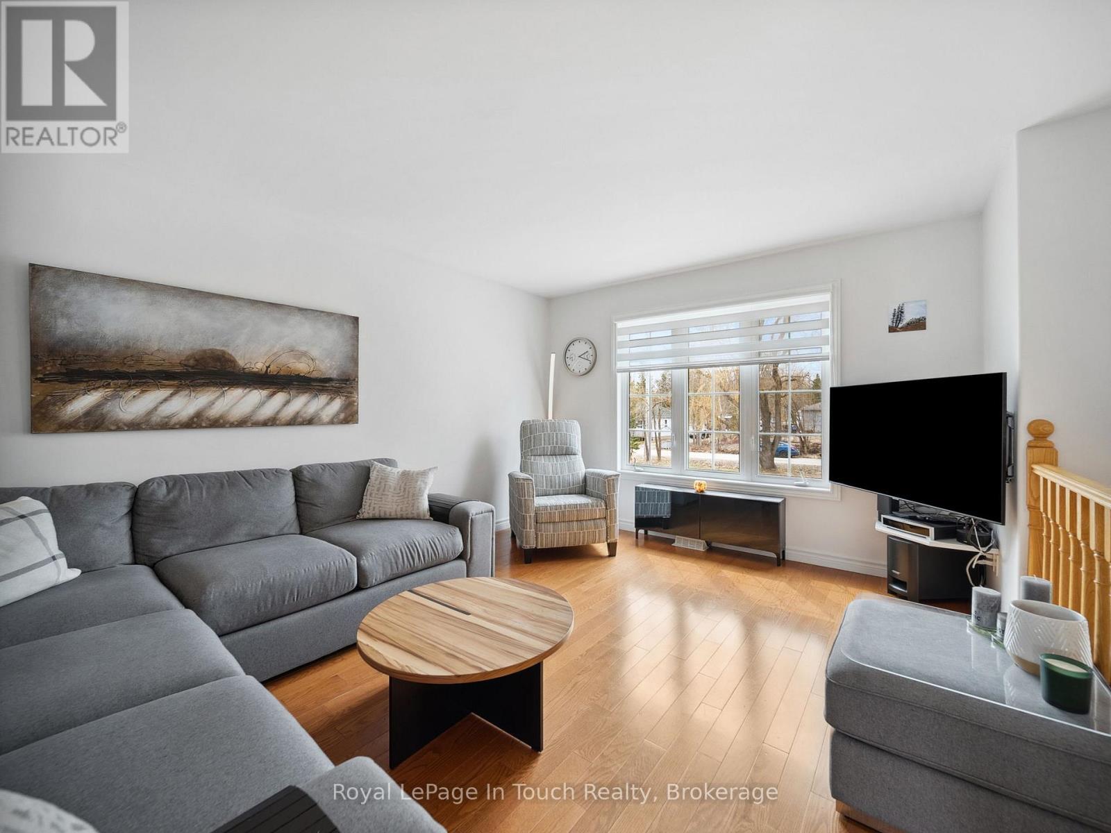 












29 DUFFY DRIVE

,
Tay,




Ontario
L0K2C0

