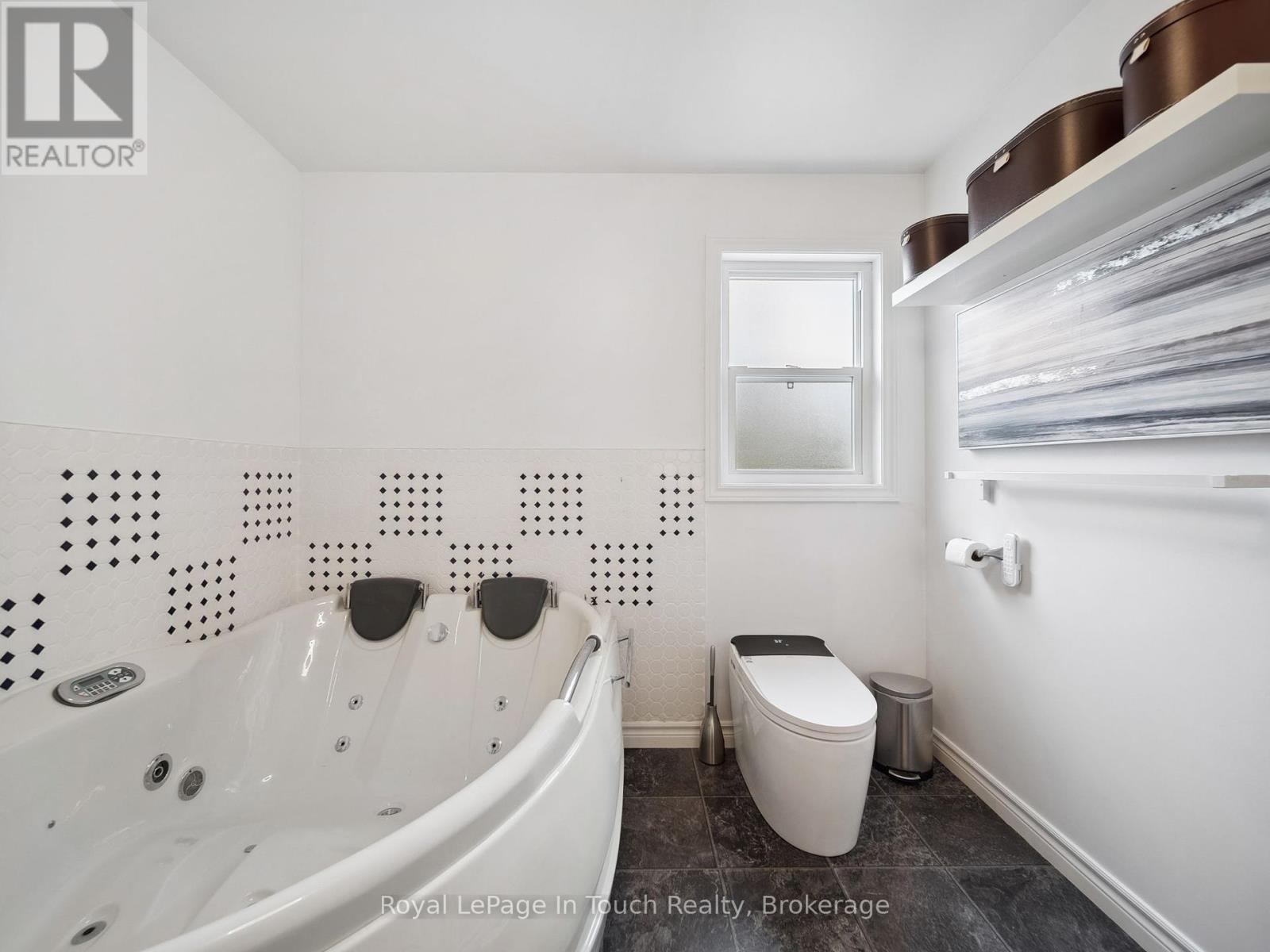 












29 DUFFY DRIVE

,
Tay,




Ontario
L0K2C0

