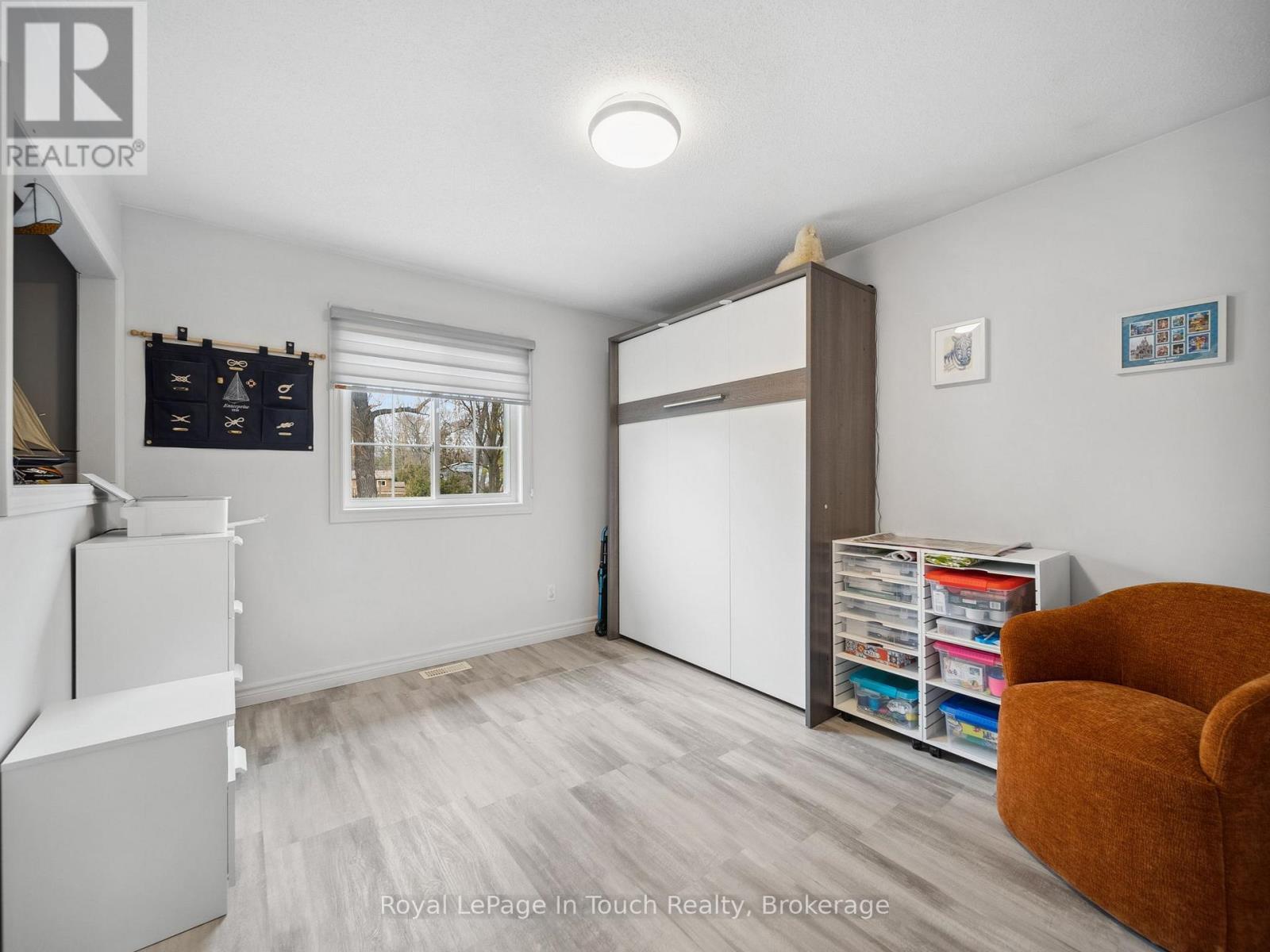 












29 DUFFY DRIVE

,
Tay,




Ontario
L0K2C0

