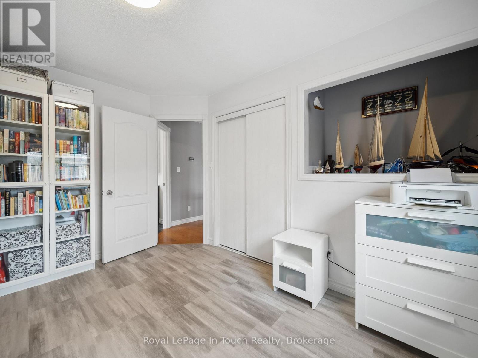 












29 DUFFY DRIVE

,
Tay,




Ontario
L0K2C0

