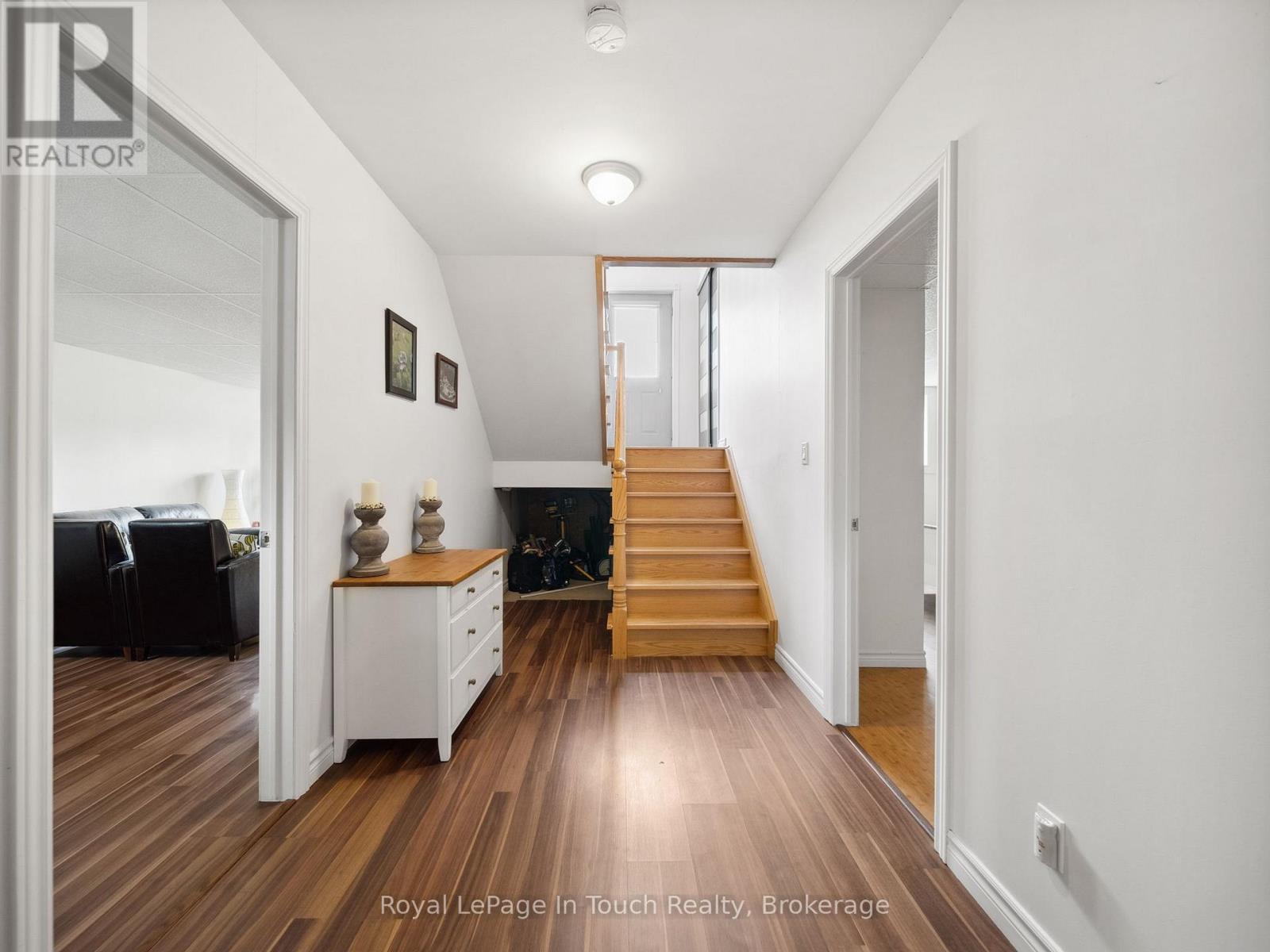 












29 DUFFY DRIVE

,
Tay,




Ontario
L0K2C0

