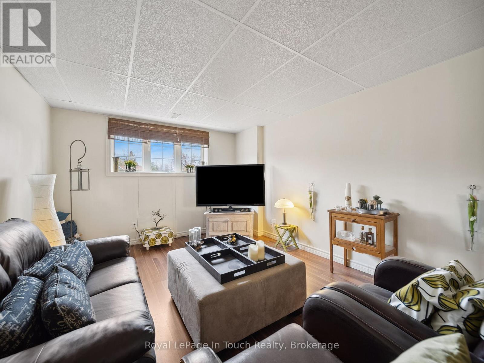 












29 DUFFY DRIVE

,
Tay,




Ontario
L0K2C0

