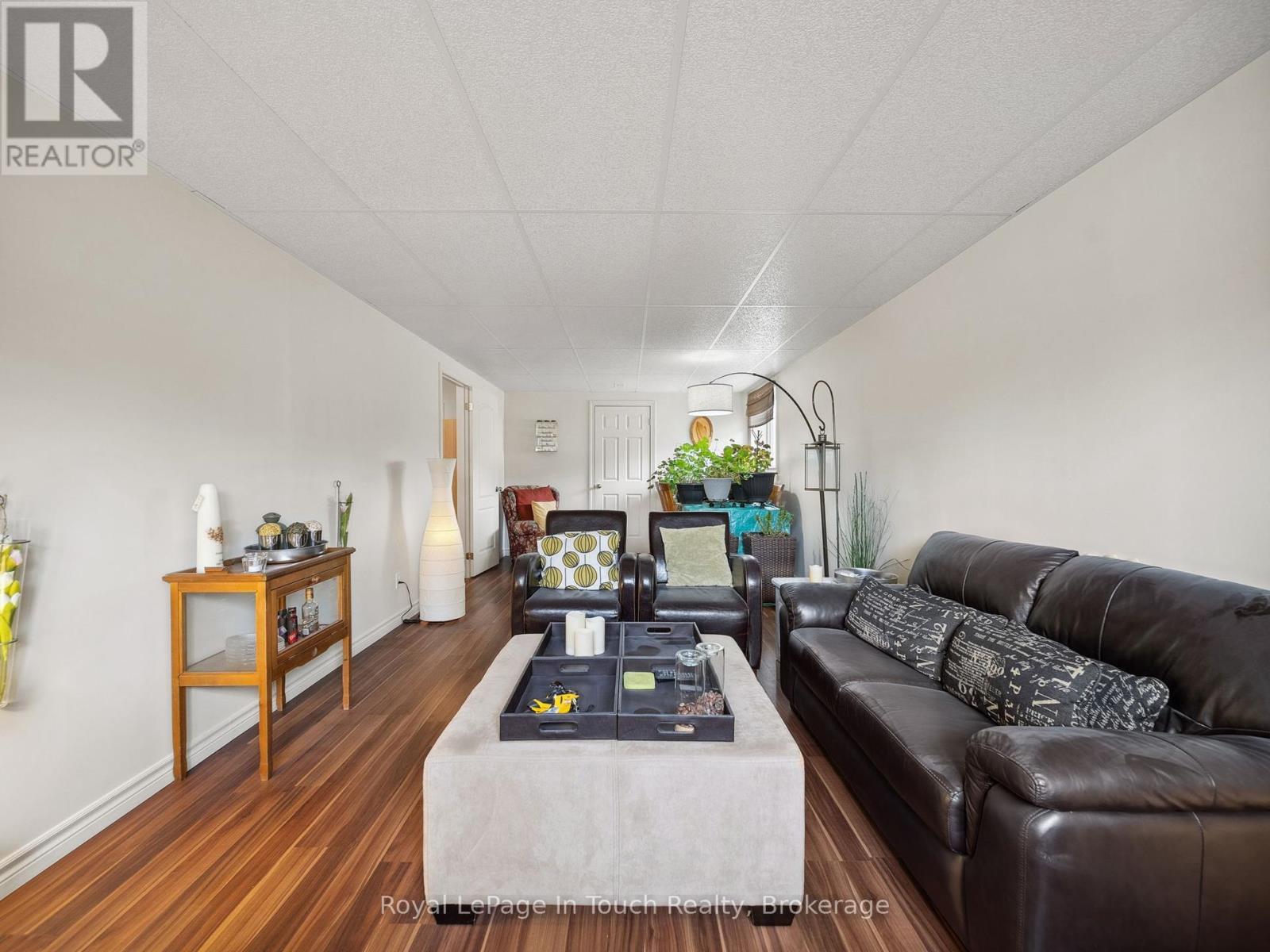 












29 DUFFY DRIVE

,
Tay,




Ontario
L0K2C0

