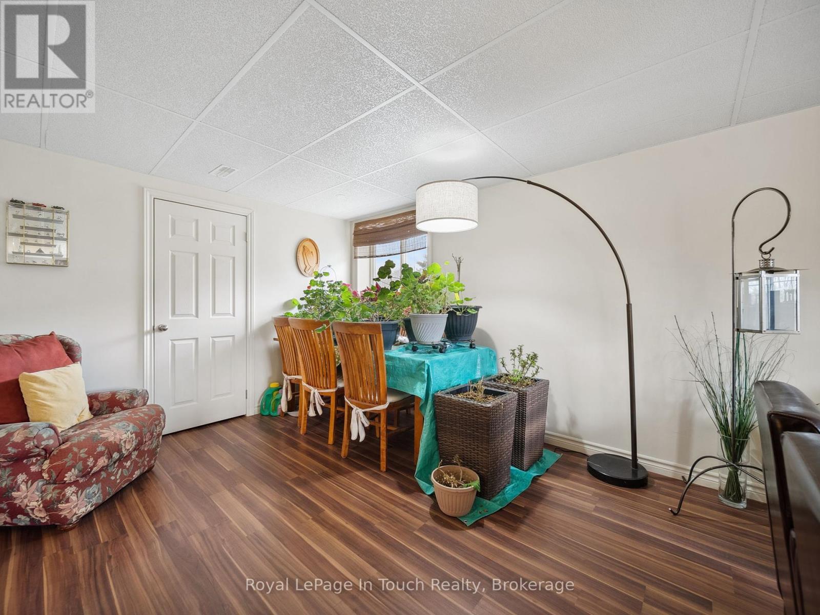 












29 DUFFY DRIVE

,
Tay,




Ontario
L0K2C0


