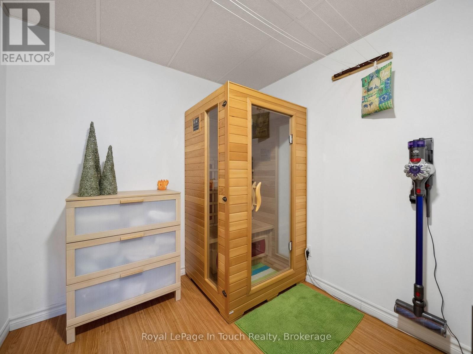 












29 DUFFY DRIVE

,
Tay,




Ontario
L0K2C0

