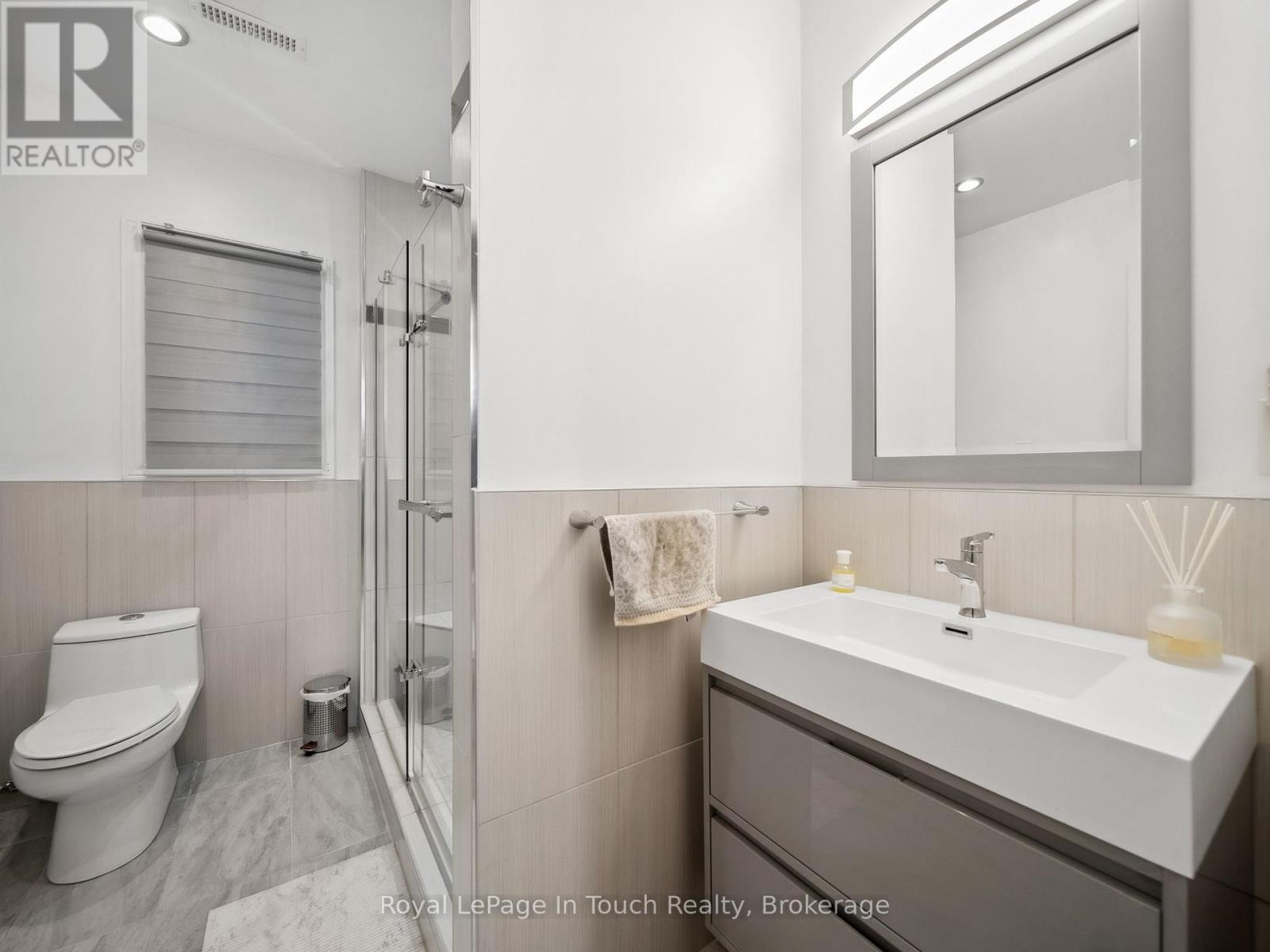 












29 DUFFY DRIVE

,
Tay,




Ontario
L0K2C0

