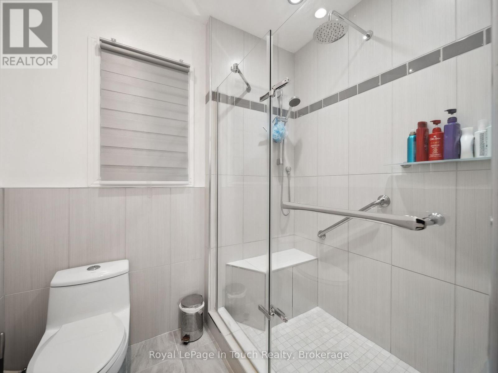 












29 DUFFY DRIVE

,
Tay,




Ontario
L0K2C0

