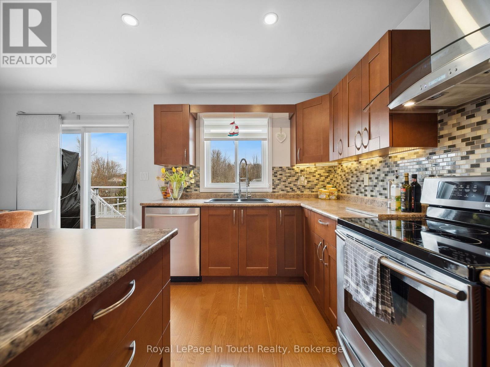 












29 DUFFY DRIVE

,
Tay,




Ontario
L0K2C0

