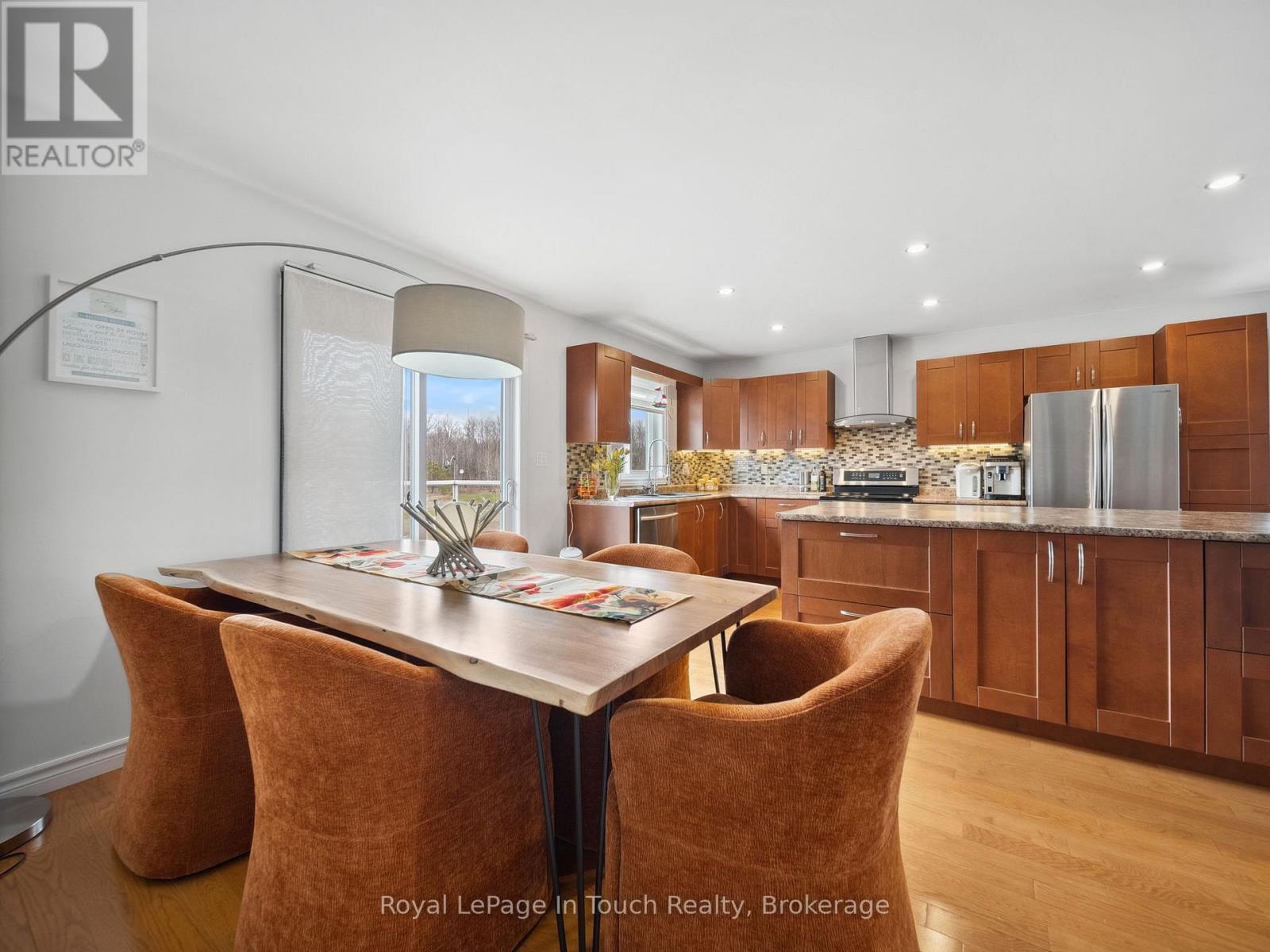 












29 DUFFY DRIVE

,
Tay,




Ontario
L0K2C0

