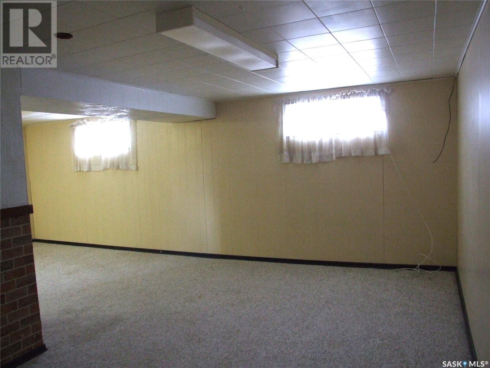 












424 Pacific DRIVE

,
Burstall,




Saskatchewan
S0N0H0

