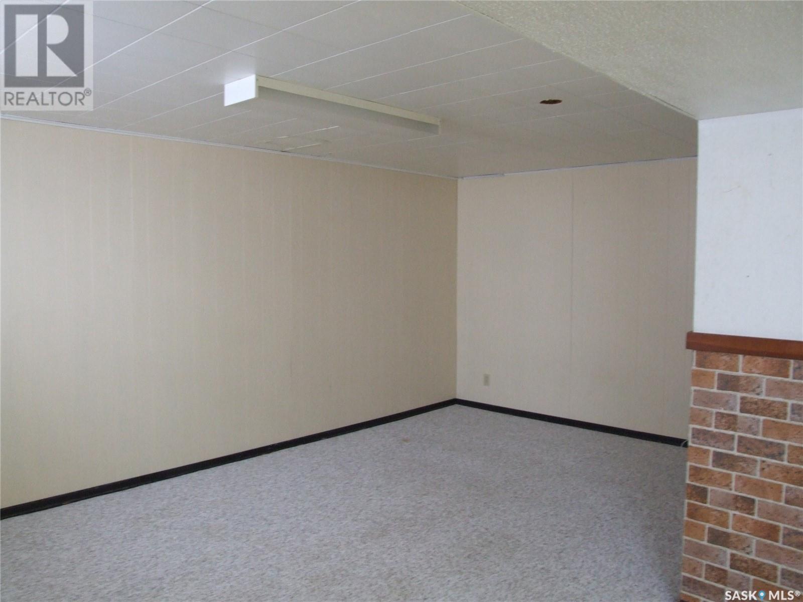 












424 Pacific DRIVE

,
Burstall,




Saskatchewan
S0N0H0


