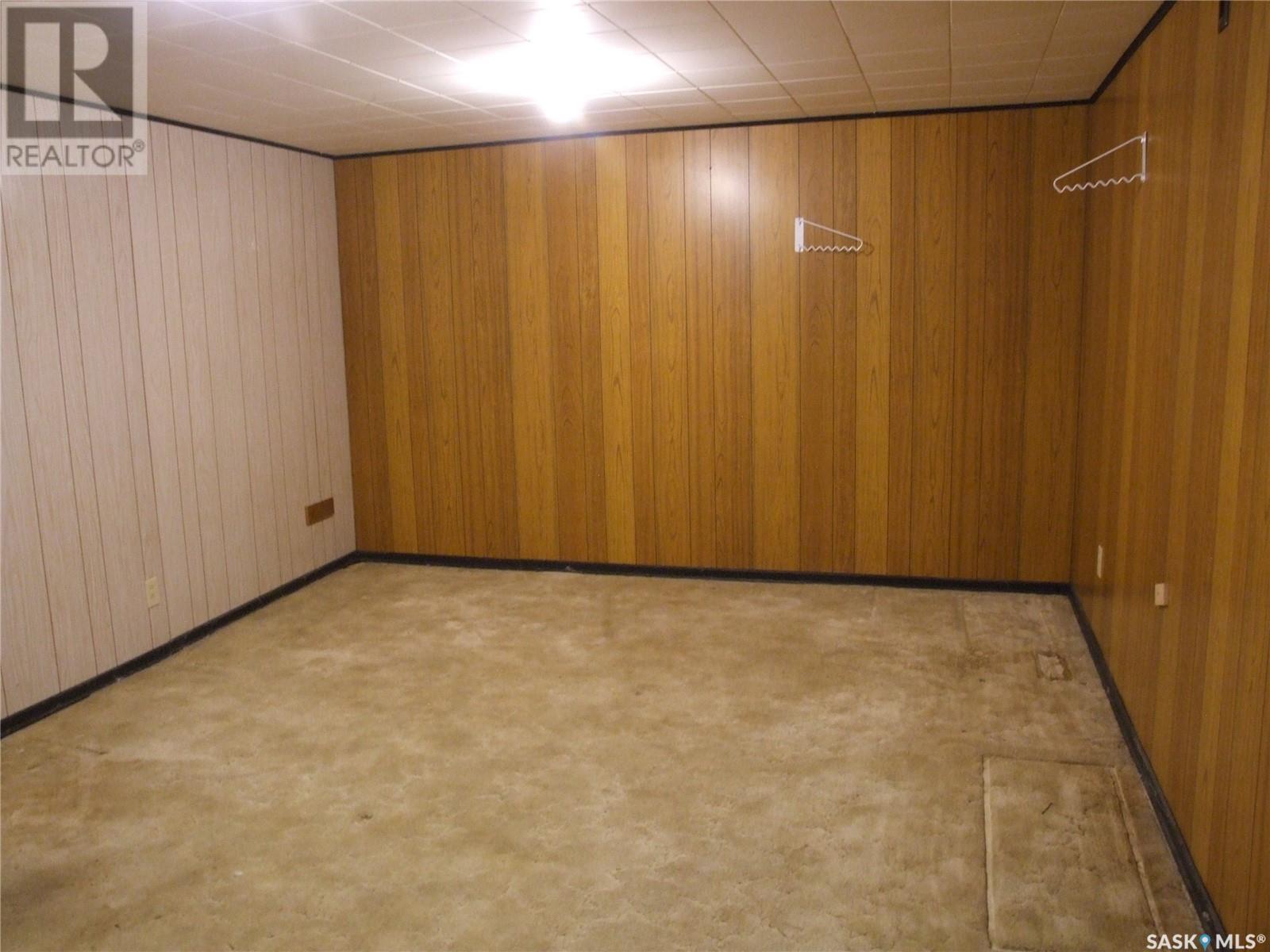 












424 Pacific DRIVE

,
Burstall,




Saskatchewan
S0N0H0

