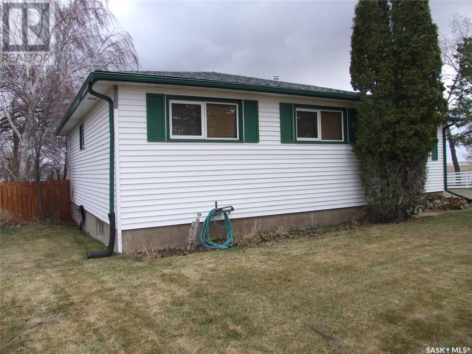 












424 Pacific DRIVE

,
Burstall,




Saskatchewan
S0N0H0

