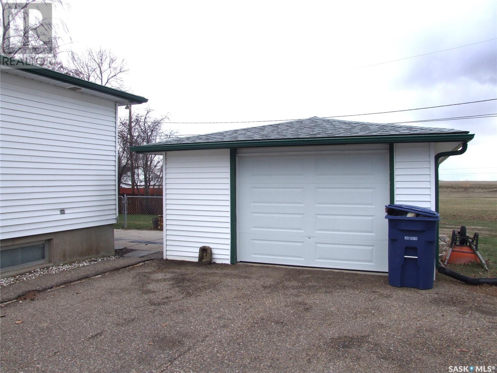 












424 Pacific DRIVE

,
Burstall,




Saskatchewan
S0N0H0

