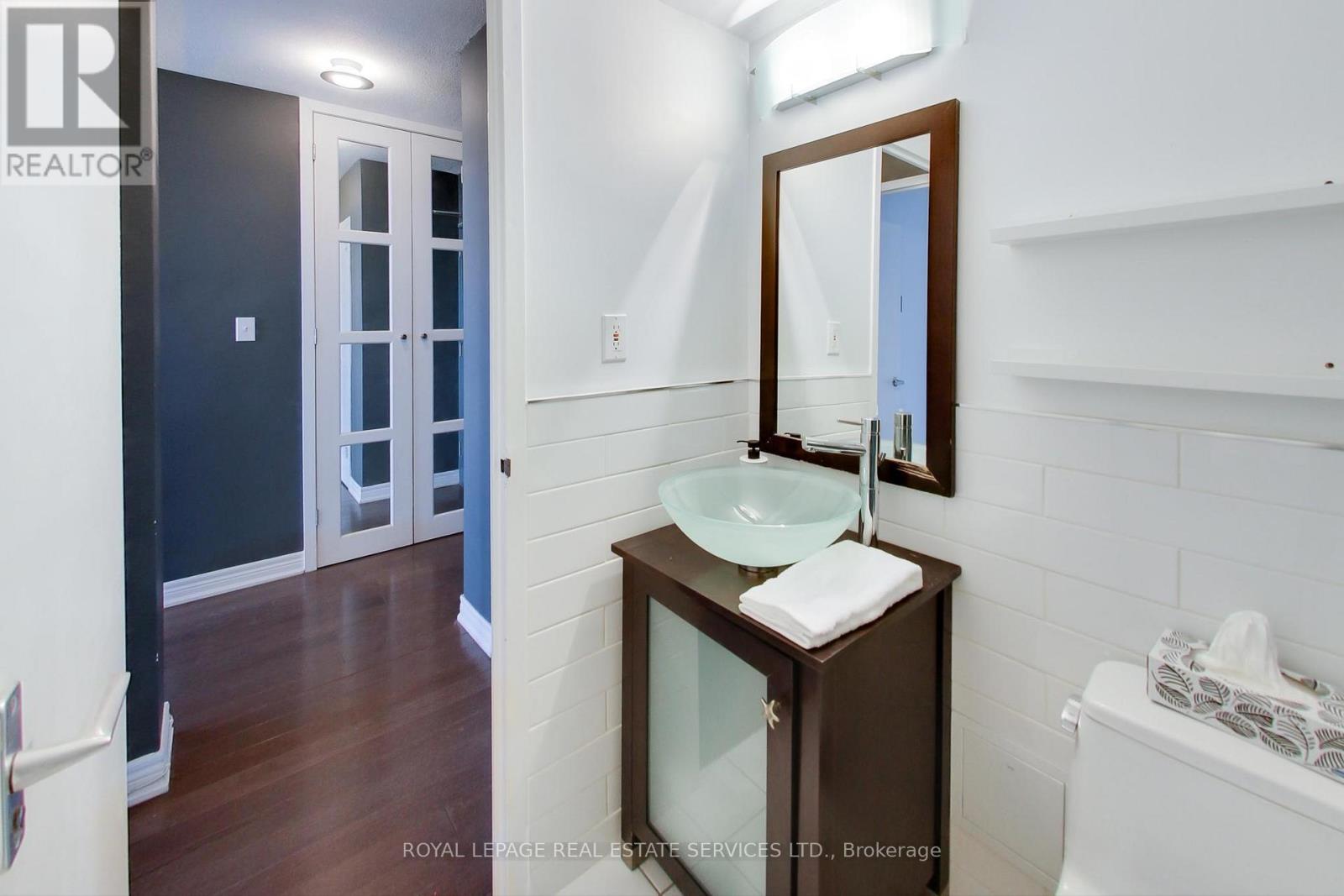 












1412 - 40 HOMEWOOD AVENUE

,
Toronto,




Ontario
M4Y2K2

