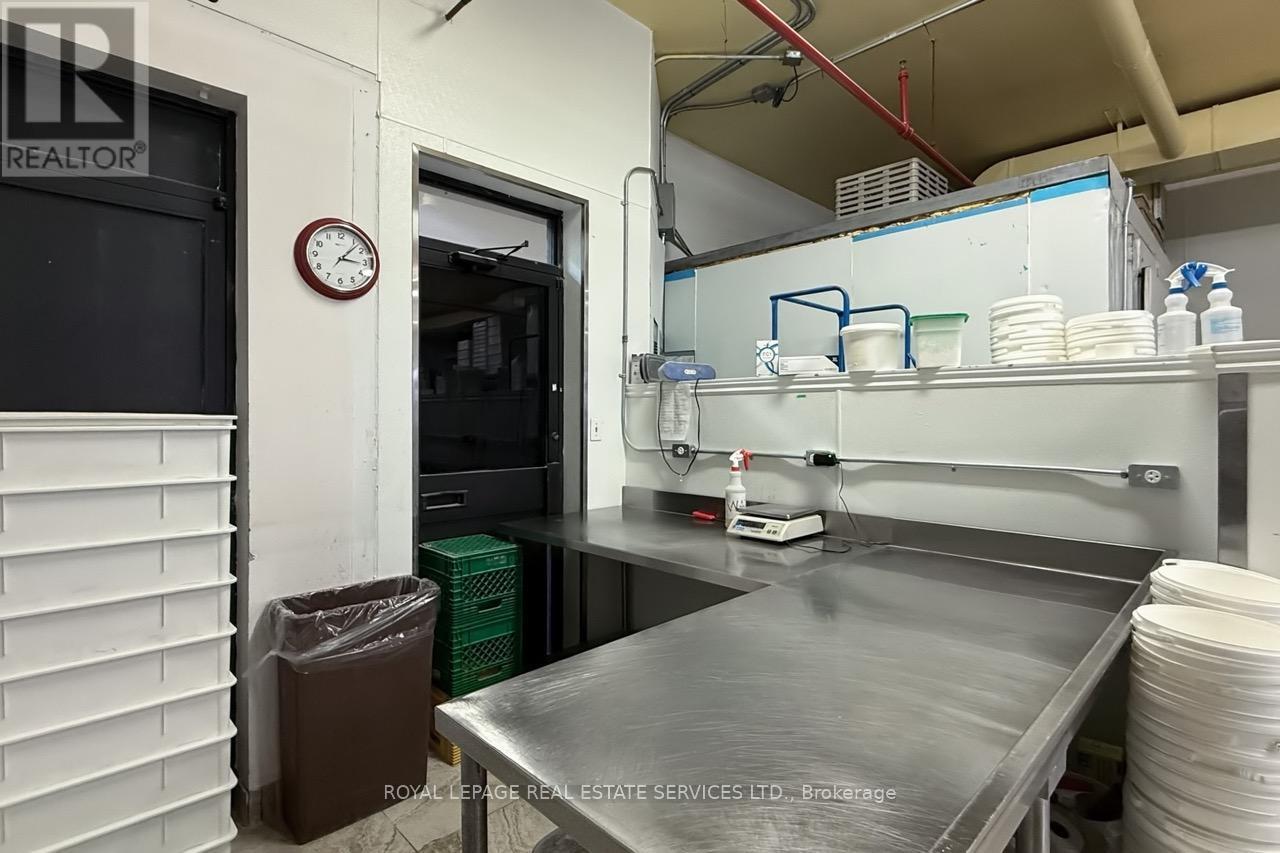 












557 DIXON ROAD

,
Toronto,




Ontario
M9W1A8

