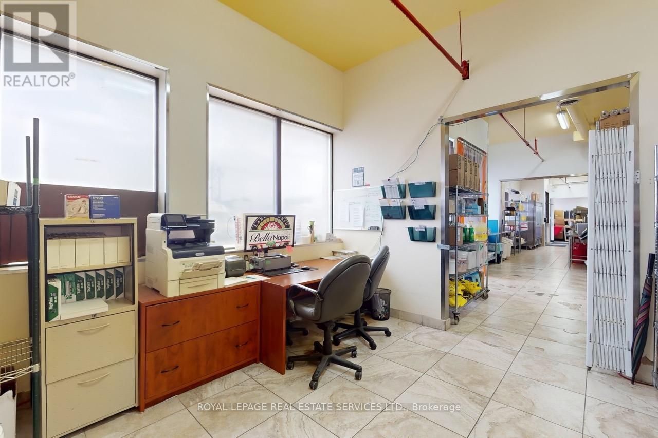 












557 DIXON ROAD

,
Toronto,




Ontario
M9W1A8

