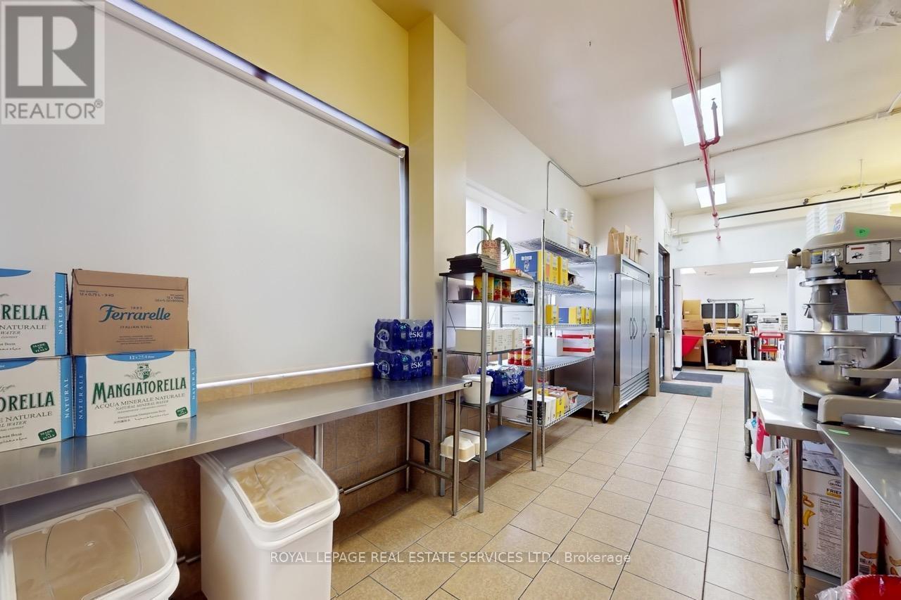 












557 DIXON ROAD

,
Toronto,




Ontario
M9W1A8

