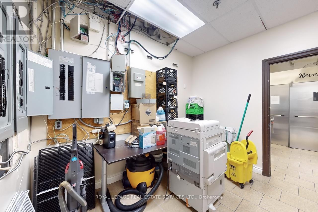 












557 DIXON ROAD

,
Toronto,




Ontario
M9W1A8

