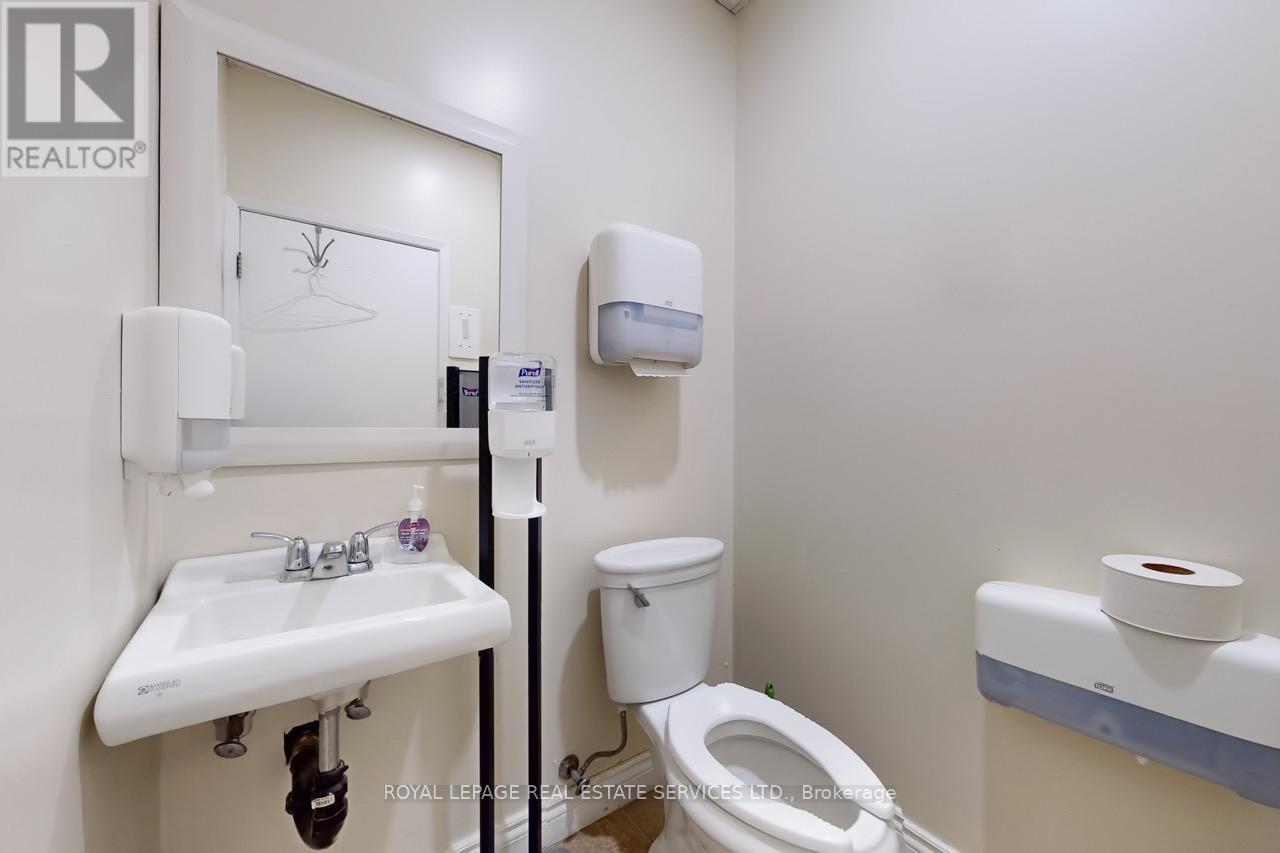 












557 DIXON ROAD

,
Toronto,




Ontario
M9W1A8

