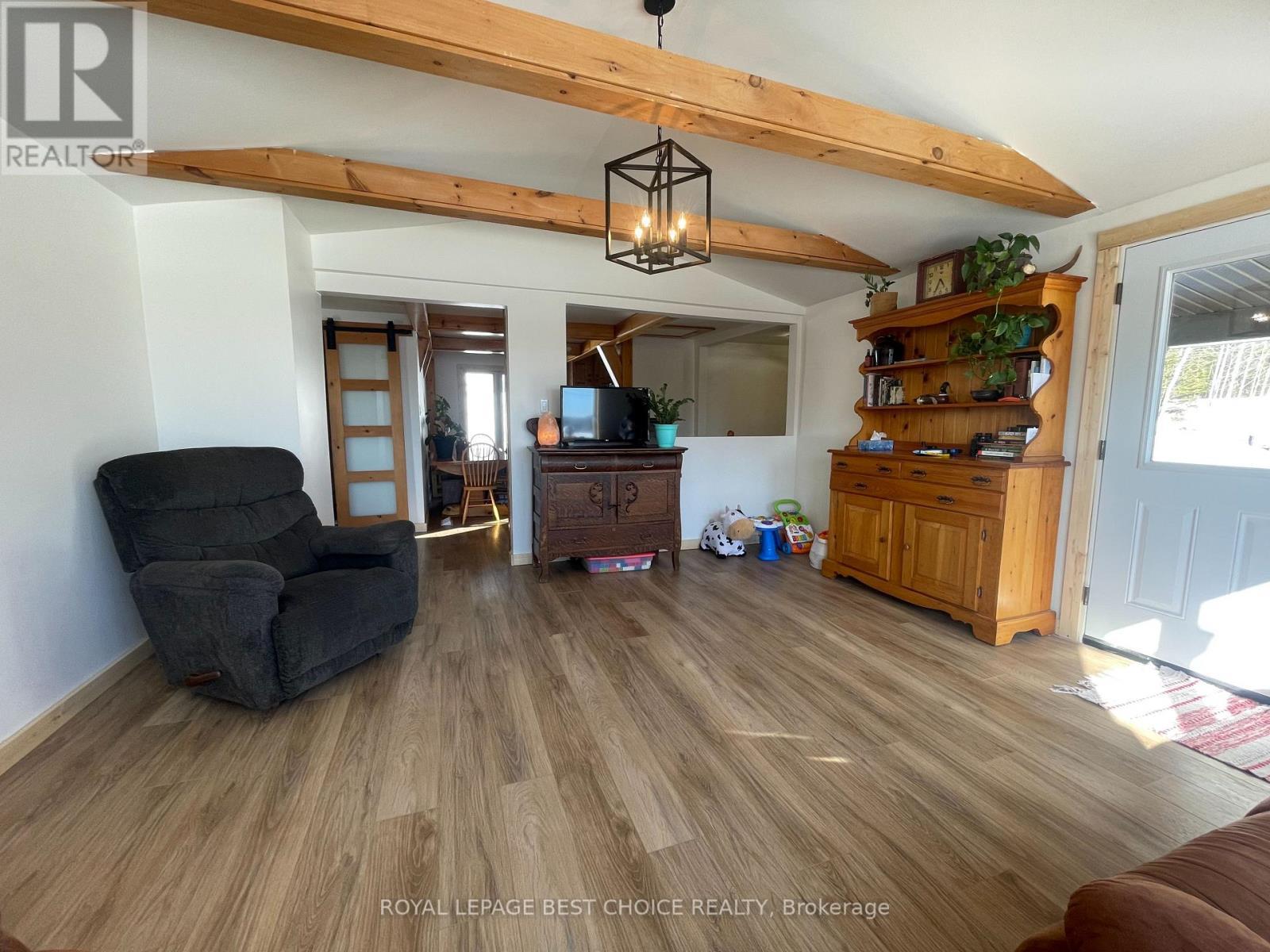 












468505 5 ROAD

,
Chamberlain,




Ontario
P0J1H0

