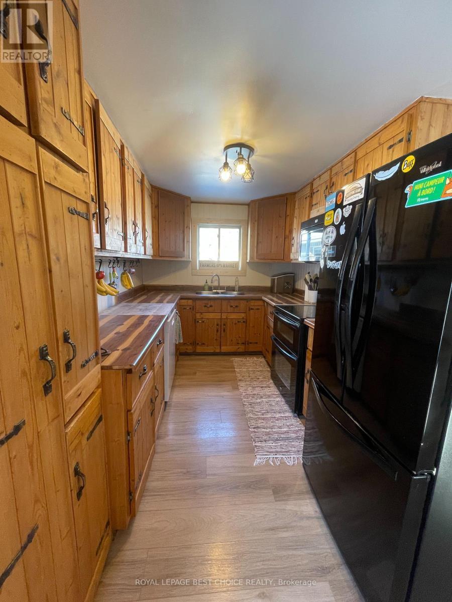 












468505 5 ROAD

,
Chamberlain,




Ontario
P0J1H0

