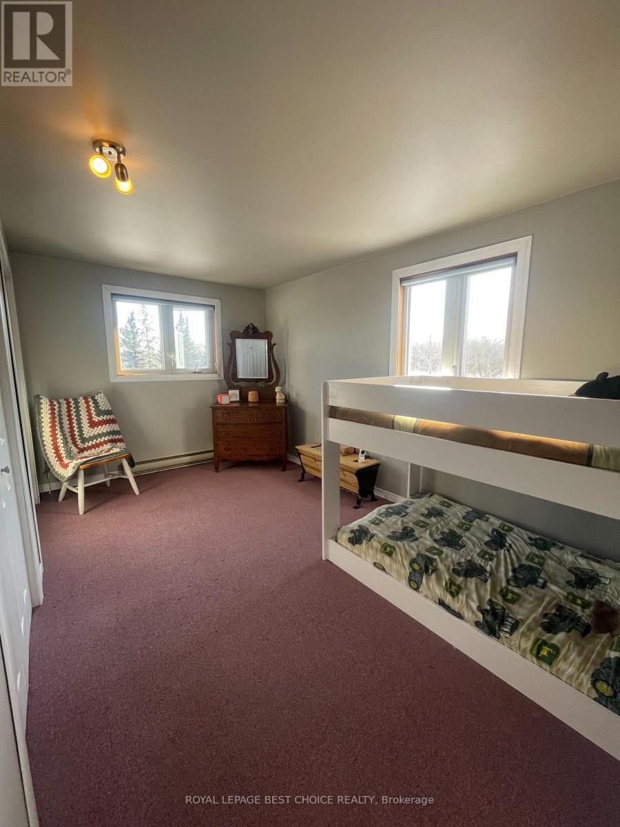 












468505 5 ROAD

,
Chamberlain,




Ontario
P0J1H0


