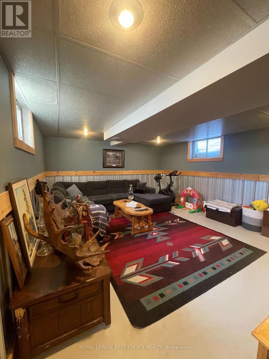 












468505 5 ROAD

,
Chamberlain,




Ontario
P0J1H0

