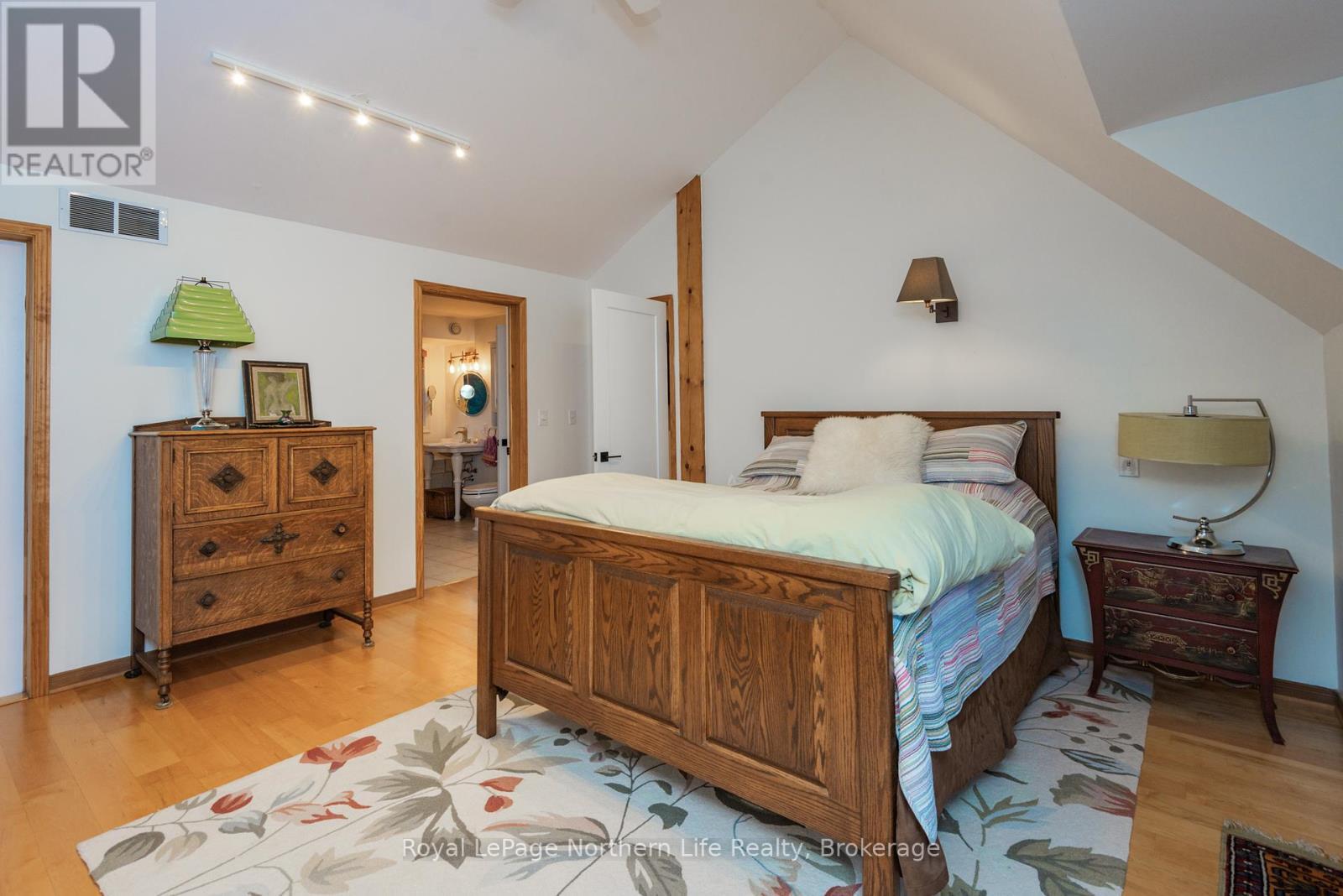 












571B REGAL ROAD

,
North Bay (Birchaven),




Ontario
P1B8G4


