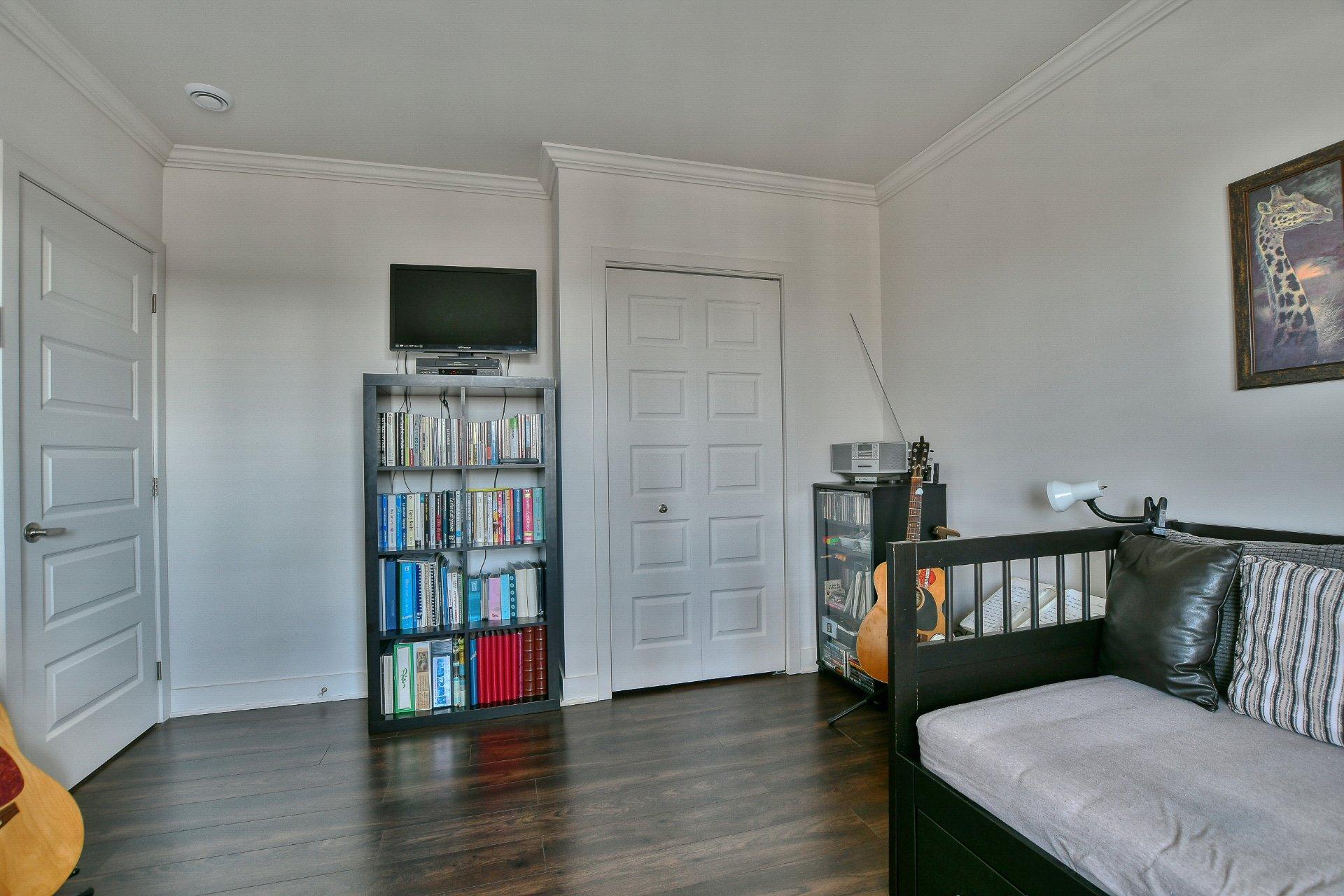 









260


Rue du Maçon

, 403,
Saint-Jérôme,




QC
J7Y0H4

