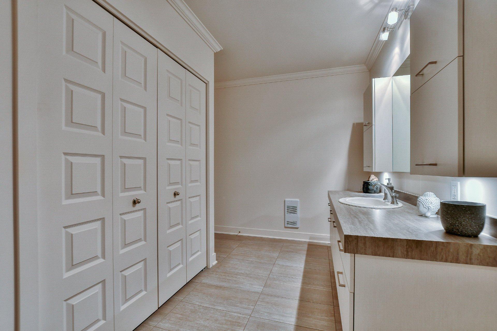 









260


Rue du Maçon

, 403,
Saint-Jérôme,




QC
J7Y0H4

